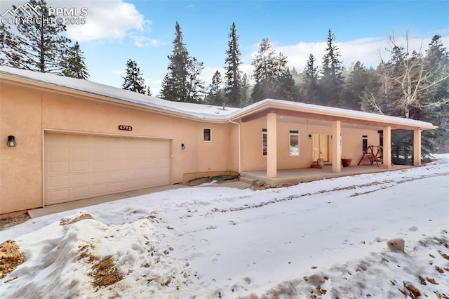 view of front of house with covered porch and a garage