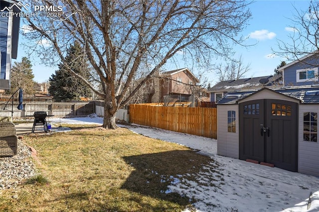 view of yard with a shed