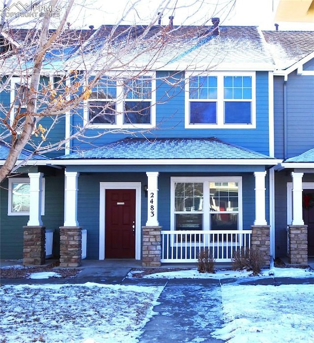 view of front facade featuring a porch