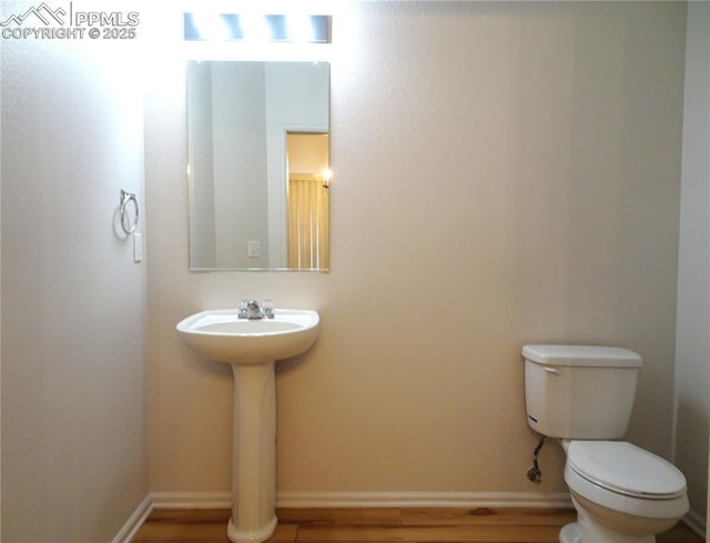 bathroom featuring toilet and sink