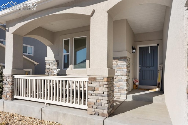 property entrance featuring a porch