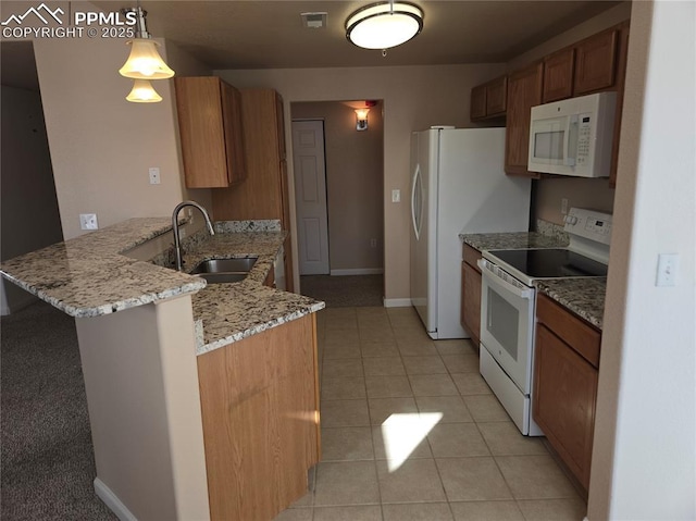 kitchen with decorative light fixtures, kitchen peninsula, sink, white appliances, and light tile patterned flooring