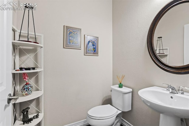 bathroom featuring toilet and sink