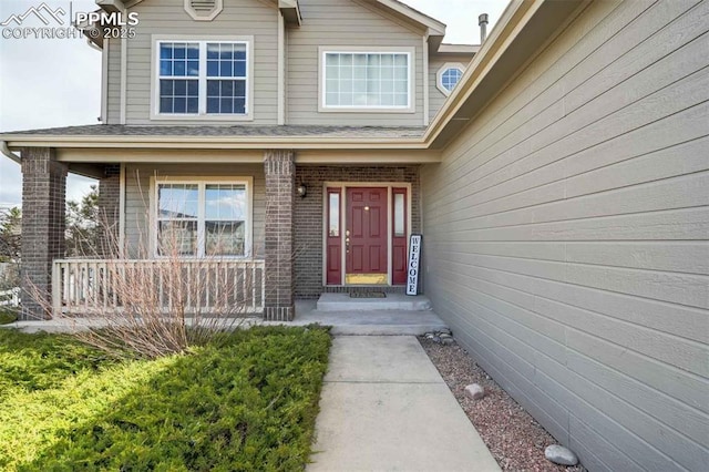 doorway to property with covered porch