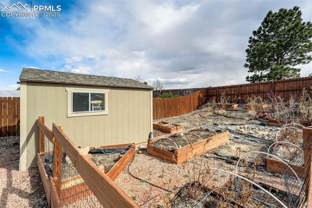 view of yard featuring a storage unit