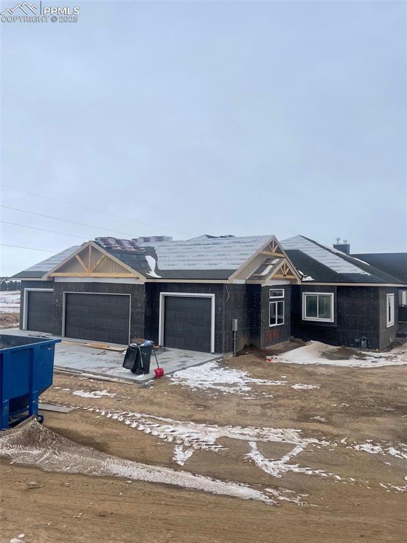 view of front of home featuring an attached garage and driveway