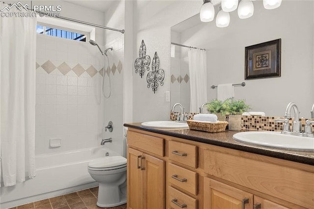 full bathroom with toilet, vanity, and shower / bath combo