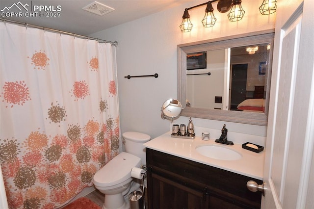 bathroom with toilet, a shower with shower curtain, and vanity