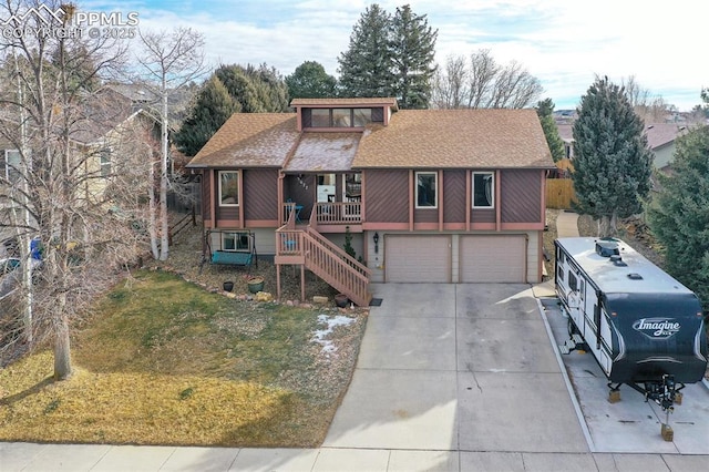 view of front facade featuring a front lawn and a garage