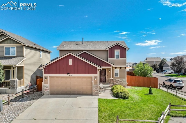 craftsman house featuring a front lawn and a garage