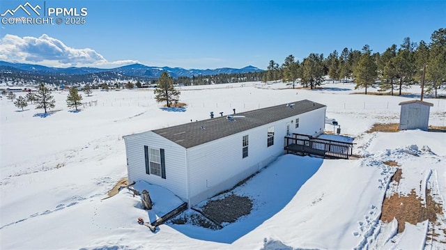 snowy aerial view featuring a mountain view