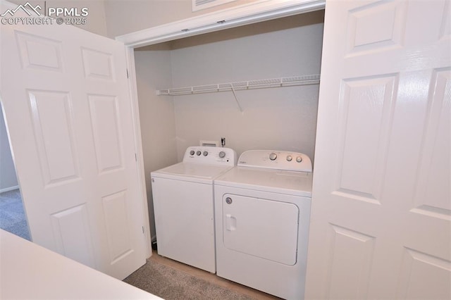 washroom featuring carpet flooring and independent washer and dryer