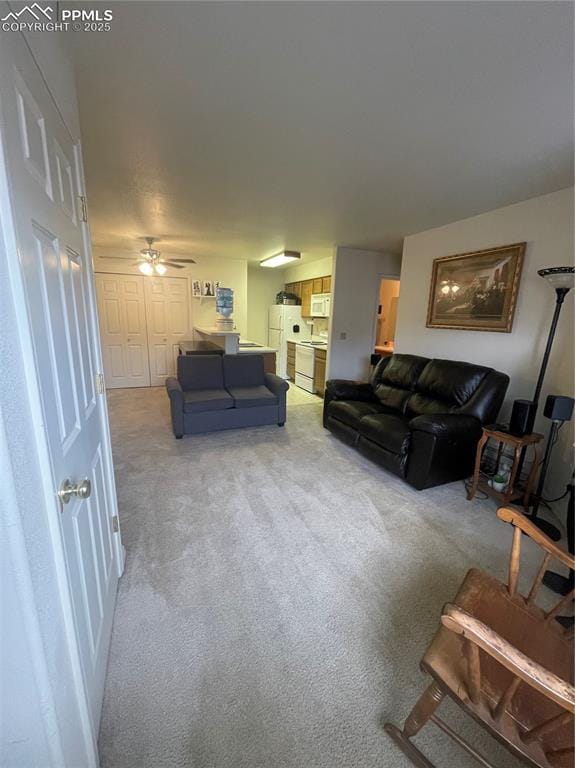 carpeted living room with ceiling fan