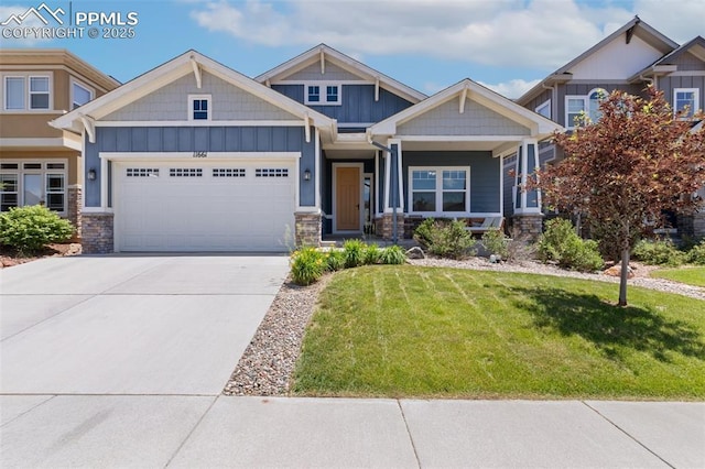 craftsman-style house featuring a garage and a front yard