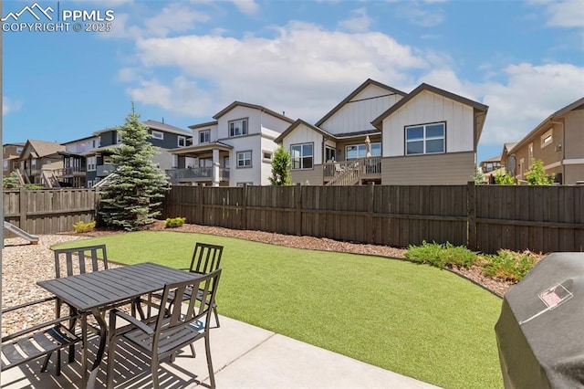 view of yard featuring a patio