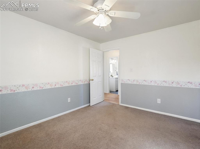 empty room featuring ceiling fan, carpet floors, and washer / clothes dryer