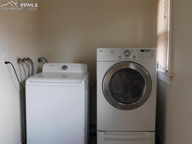 laundry room with washing machine and clothes dryer