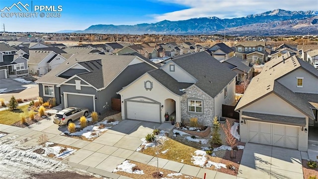 bird's eye view with a mountain view