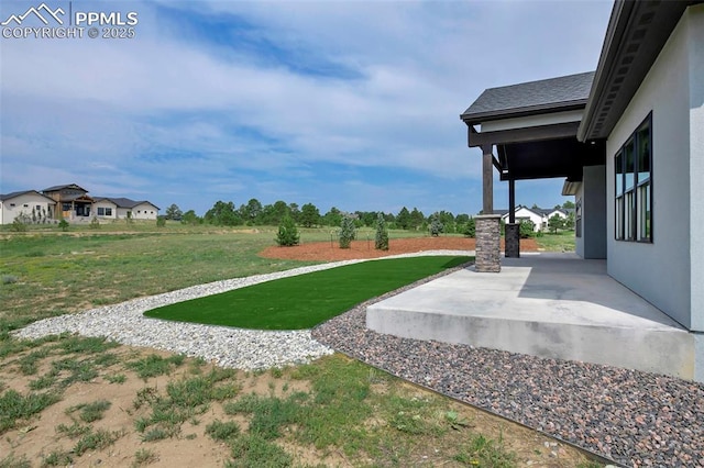 view of yard featuring a patio area