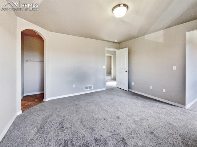 unfurnished room featuring carpet