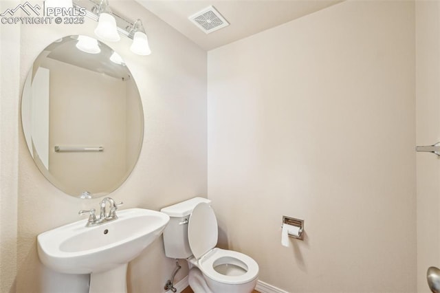 bathroom featuring toilet and sink