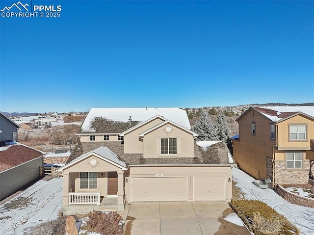 view of front property featuring a garage