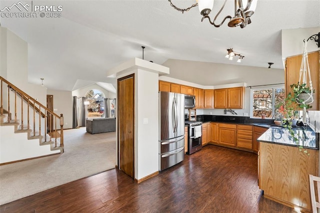 kitchen featuring vaulted ceiling, a notable chandelier, sink, stainless steel appliances, and dark hardwood / wood-style flooring