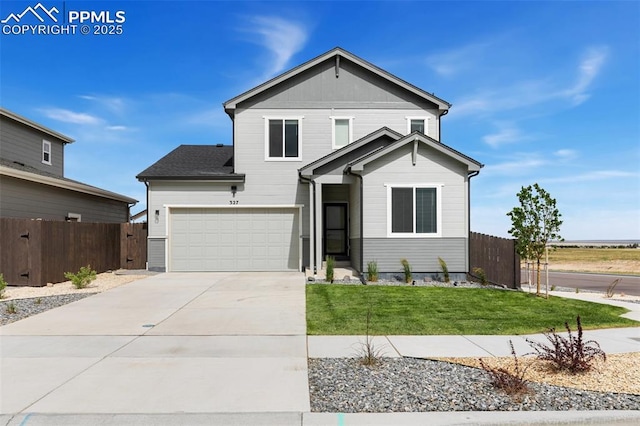 view of front of property featuring a front lawn