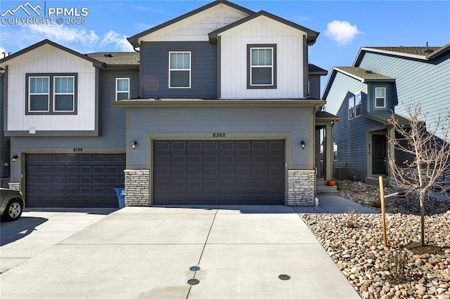 view of front facade featuring a garage