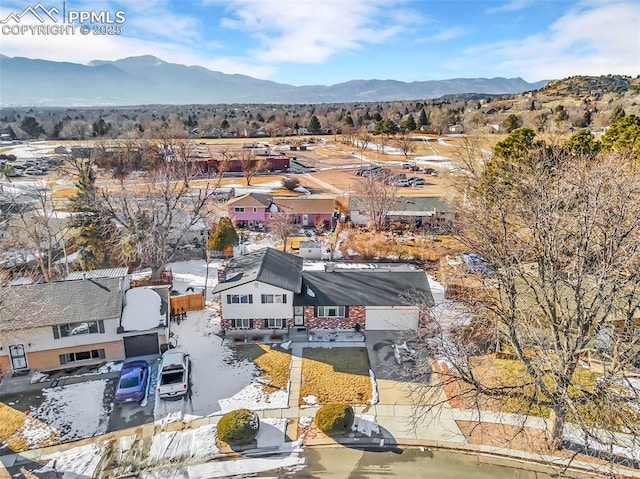 drone / aerial view featuring a mountain view