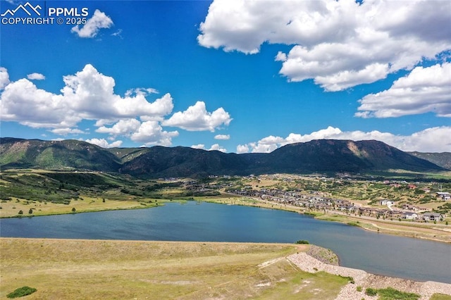 water view featuring a mountain view