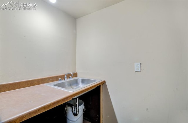 bathroom featuring sink