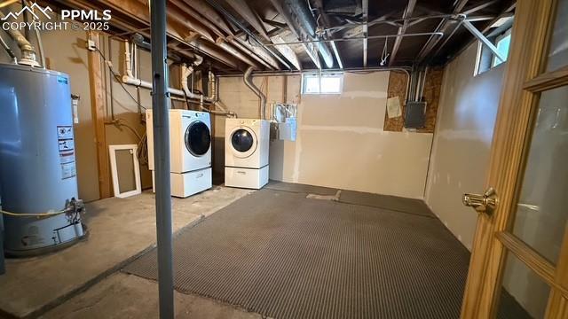 basement featuring gas water heater and independent washer and dryer