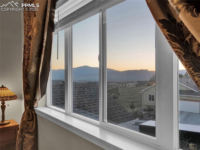 room details featuring a mountain view