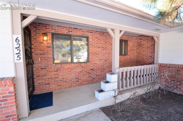 entrance to property featuring a porch