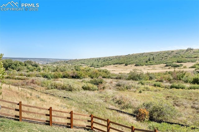 view of yard featuring a rural view