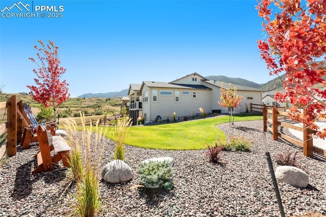 view of yard with a mountain view