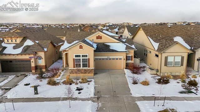 view of front facade featuring a garage