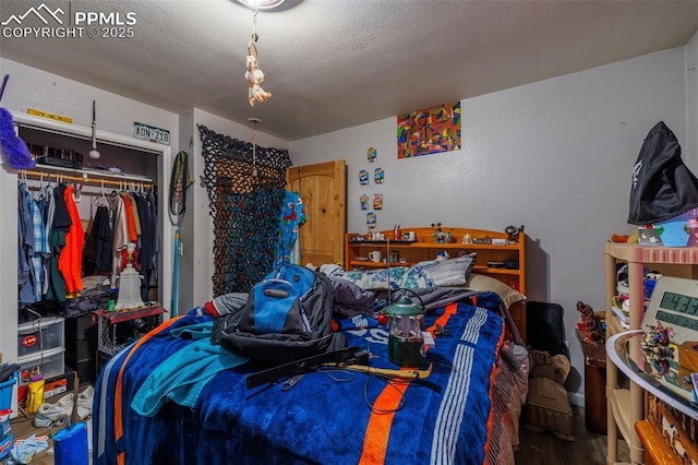 bedroom featuring a closet and a textured ceiling