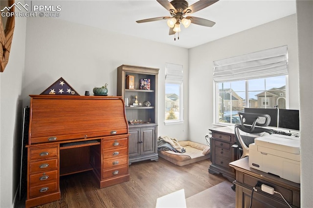 home office featuring dark wood-type flooring and ceiling fan