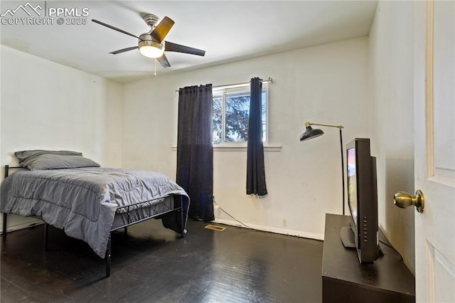 bedroom with ceiling fan