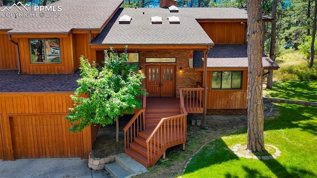 entrance to property featuring a yard