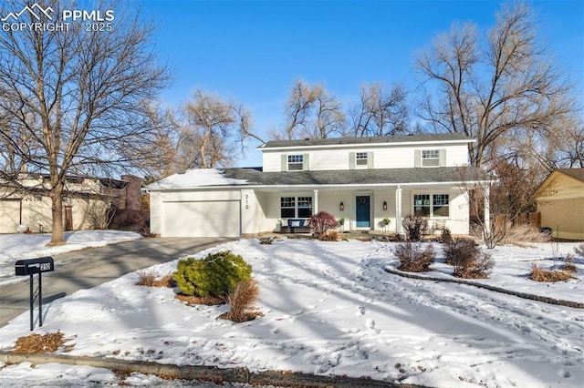 view of front property featuring a garage