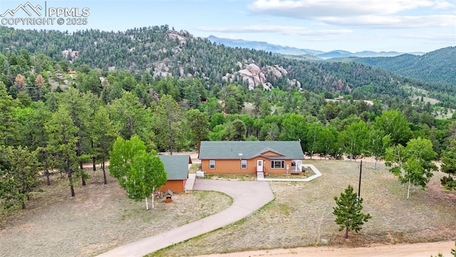 birds eye view of property featuring a mountain view