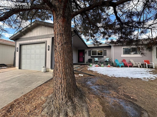 single story home featuring a garage