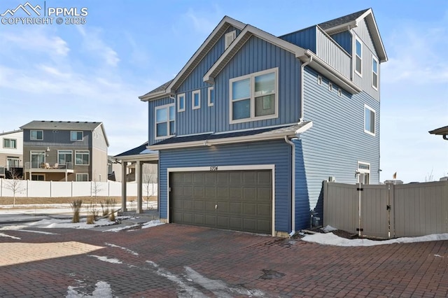 view of front facade with a garage