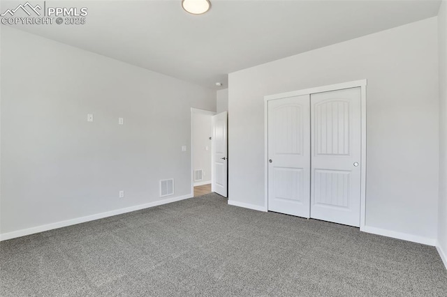 241 N Front St Unit 101, Monument, CO 80132 - unfurnished bedroom featuring baseboards, visible vents, carpet floors, and a closet