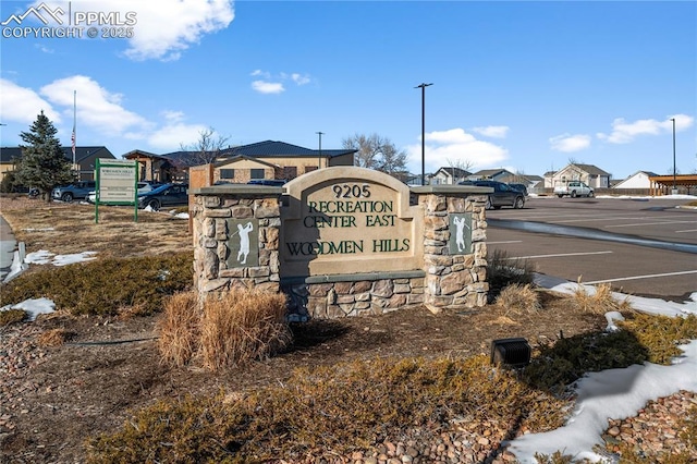 view of community / neighborhood sign