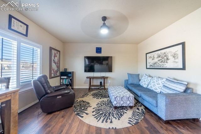 living room with dark wood-type flooring and ceiling fan