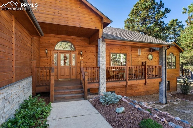 property entrance featuring a porch